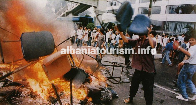 albaniatourism.info, ORDE BARU BERDARAH PEMERKOSAAN MASSAL 1998 (4)