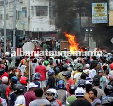 albaniatourism.info, September Kelam Tinjauan Tentang Kerusuhan Ambon 2011